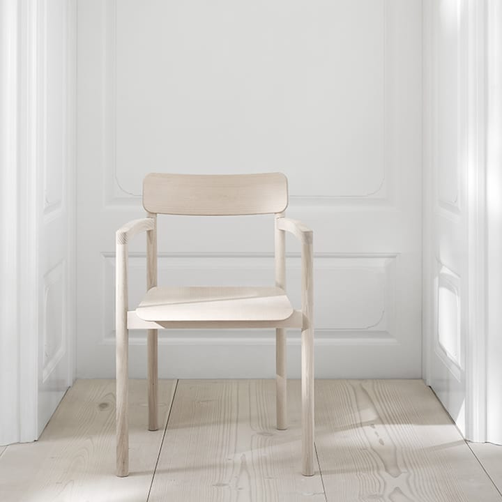 Silla con reposabrazos Post 3445, Roble lacado negro Fredericia Furniture