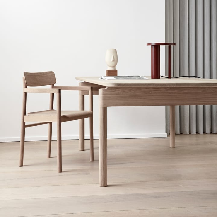 Silla con reposabrazos Post 3445, Roble lacado Fredericia Furniture