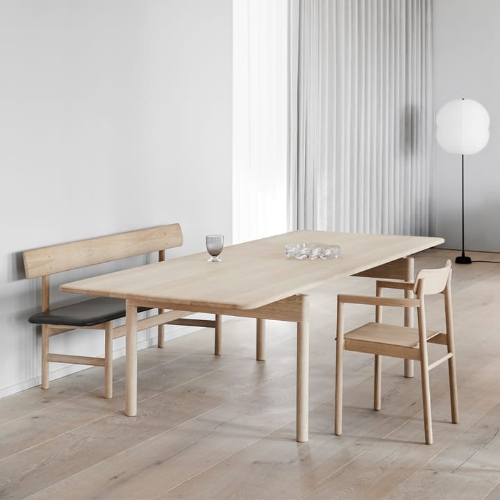 Silla con reposabrazos Post 3445, Roble lacado Fredericia Furniture
