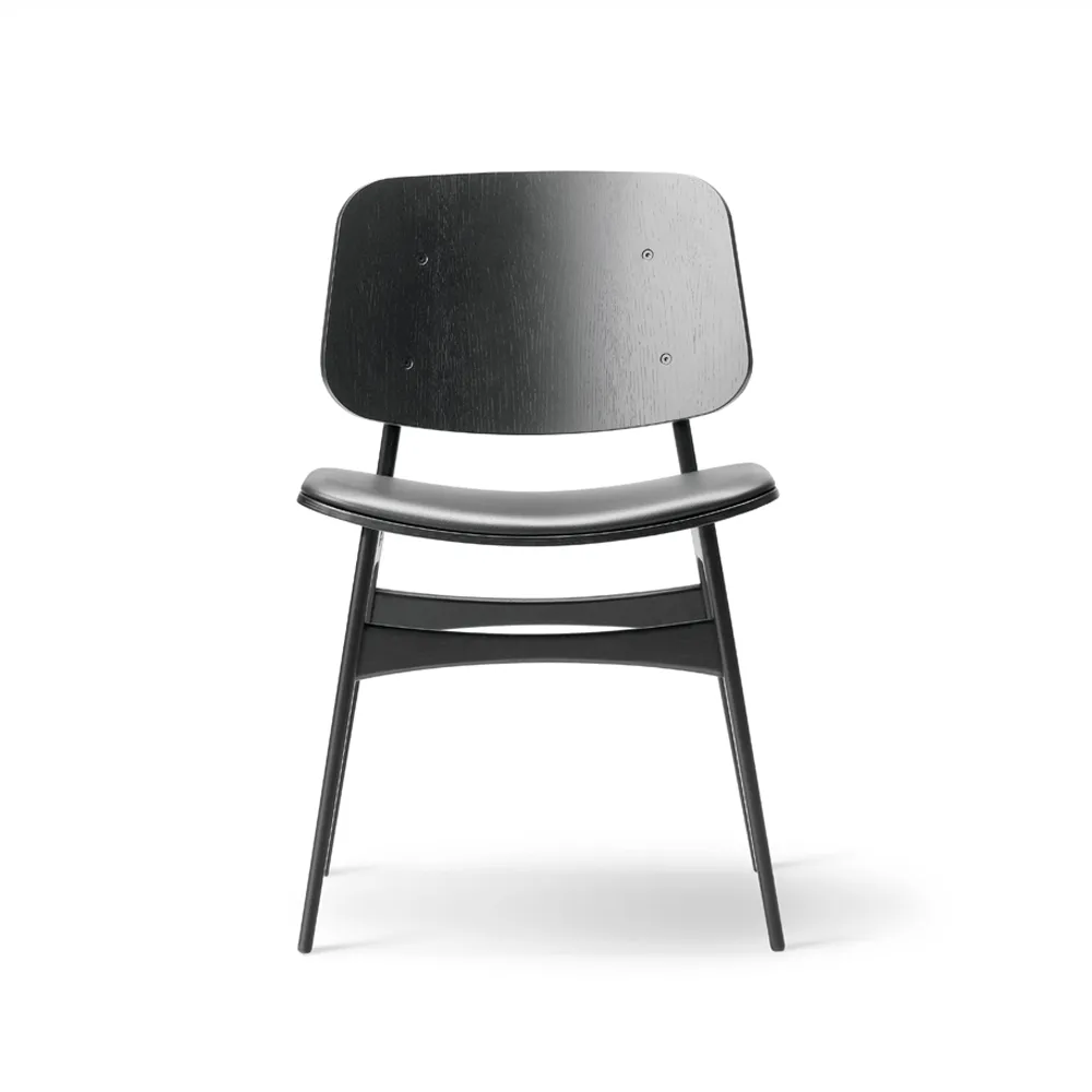 Silla de madera Søborg 3051 con asiento tapizado, Cuero Omni negro-negrolacado. roble Fredericia Furniture
