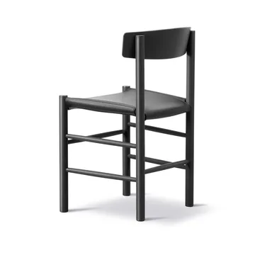 Silla J39 - Haya lacada en negro - cuero Omni 301 negro - Fredericia Furniture