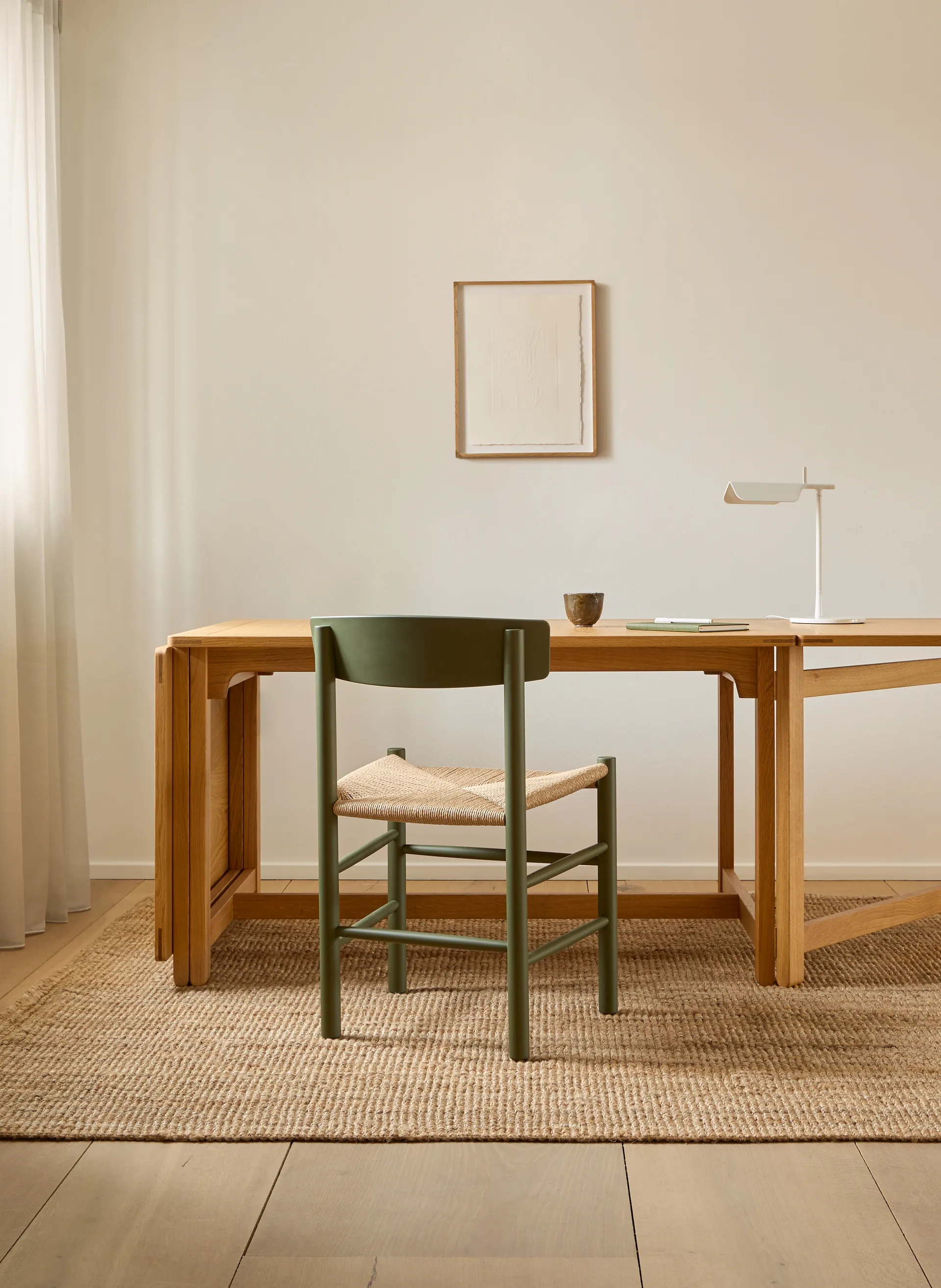 Silla J39, Khaki green-trenzado natural Fredericia Furniture