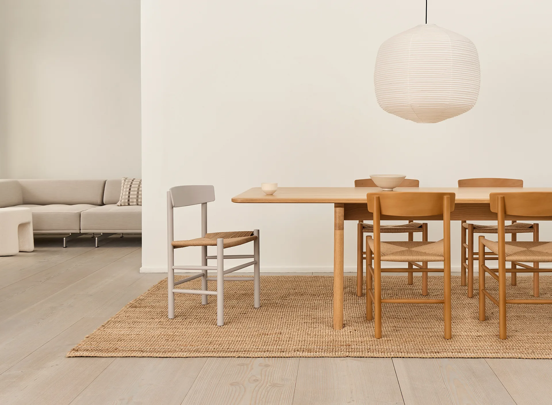 Silla J39, Pebble grey-trenzado natural Fredericia Furniture