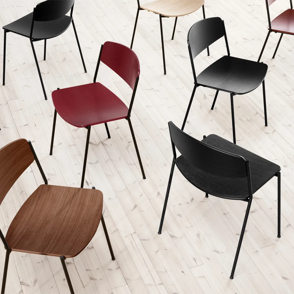 Silla Lynderup 3080, Fresno rojo - estructura de acero negro Fredericia Furniture