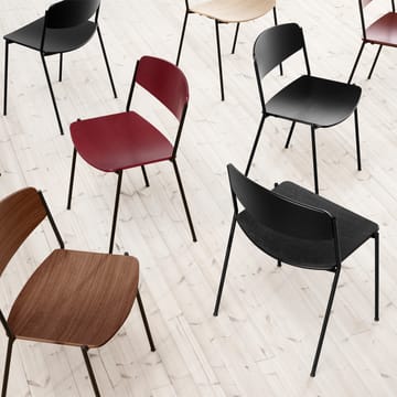 Silla Lynderup 3080 - Fresno rojo - estructura de acero negro - Fredericia Furniture
