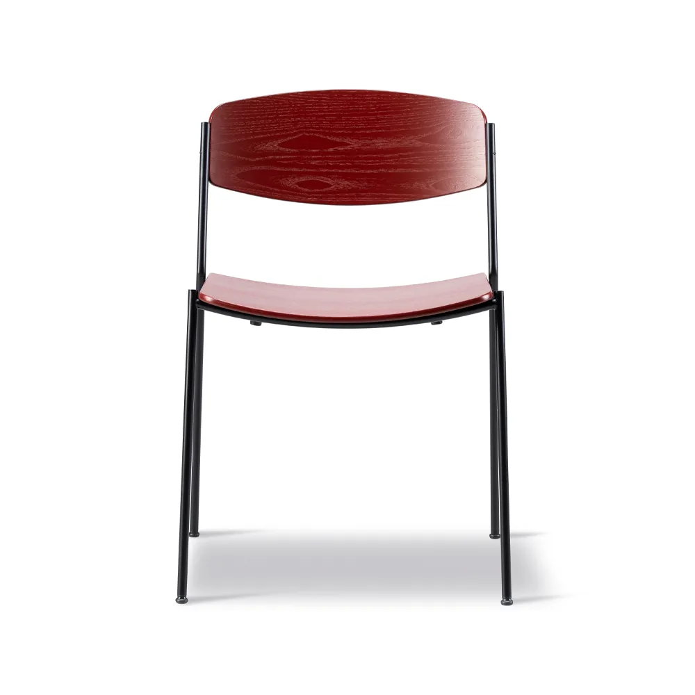 Silla Lynderup 3080, Fresno rojo - estructura de acero negro Fredericia Furniture