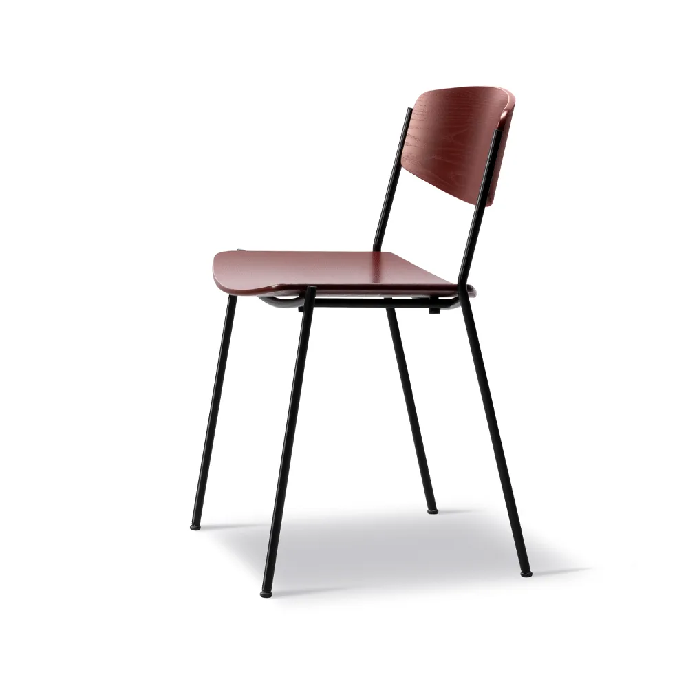 Silla Lynderup 3080, Fresno rojo - estructura de acero negro Fredericia Furniture
