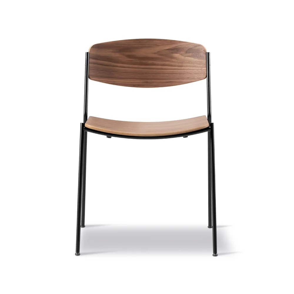 Silla Lynderup 3080, Nogal lacado - estructura de acero negro Fredericia Furniture