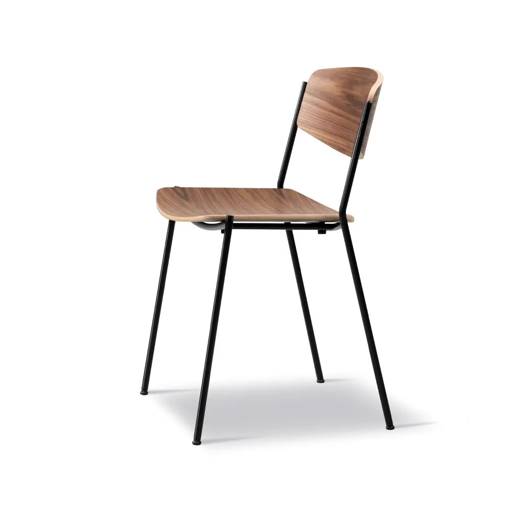 Silla Lynderup 3080, Nogal lacado - estructura de acero negro Fredericia Furniture
