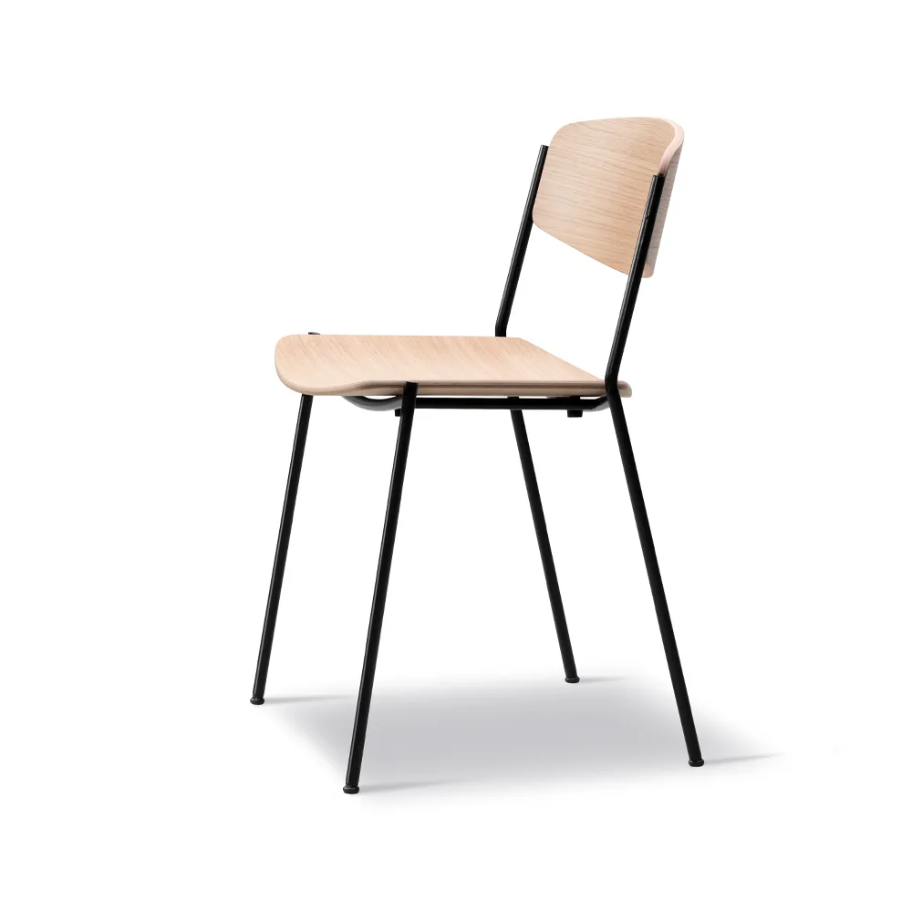 Silla Lynderup 3080, Roble lacado - estructura de acero negro Fredericia Furniture