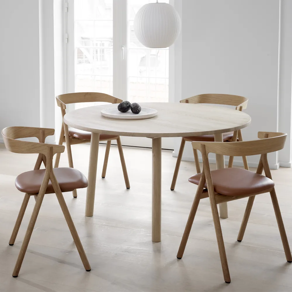 Silla Yksi 3340, Canvas 114 sand-roble lacado Fredericia Furniture