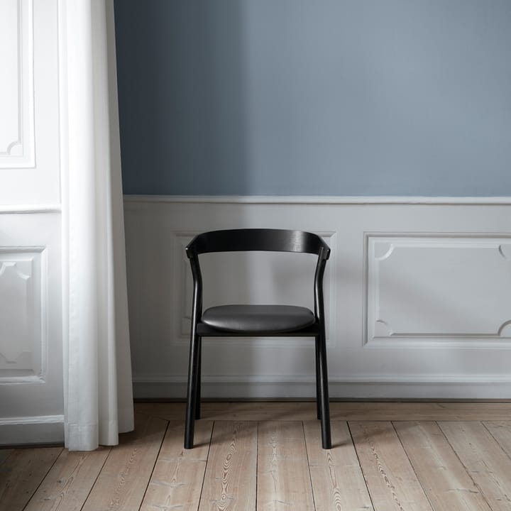 Silla Yksi 3340 , Cuero premium 88 - roble lacado negro Fredericia Furniture
