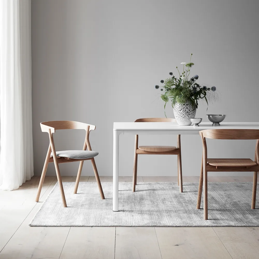 Silla Yksi 3340, Roble lacado negro Fredericia Furniture