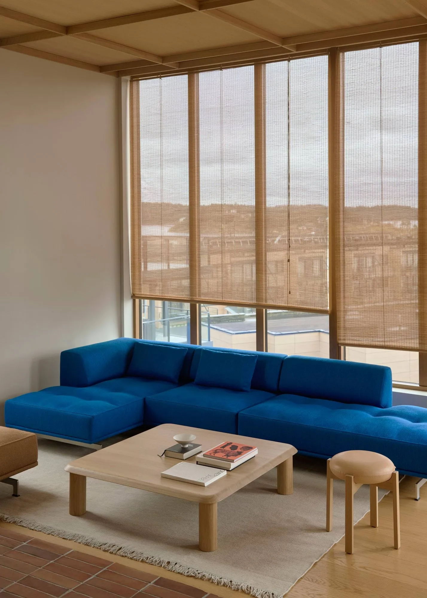 Taburete bajo Pioneer, Cuero Vegeta roble lacado 90 Fredericia Furniture