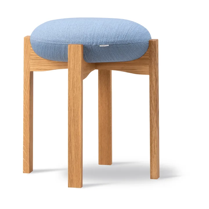 Taburete bajo Pioneer - Odino PV82 light blue-roble lacado - Fredericia Furniture