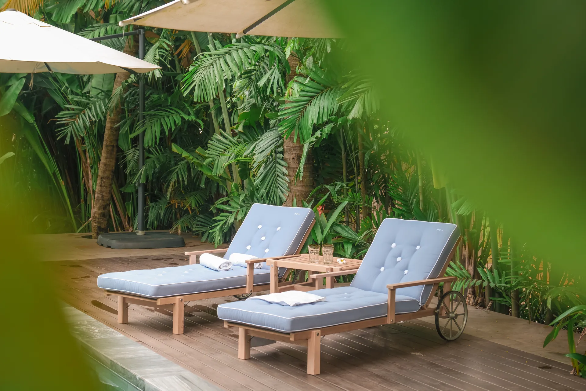 Mesa auxiliar con ruedas 49, Redwood, 48×45 cm Fri Form