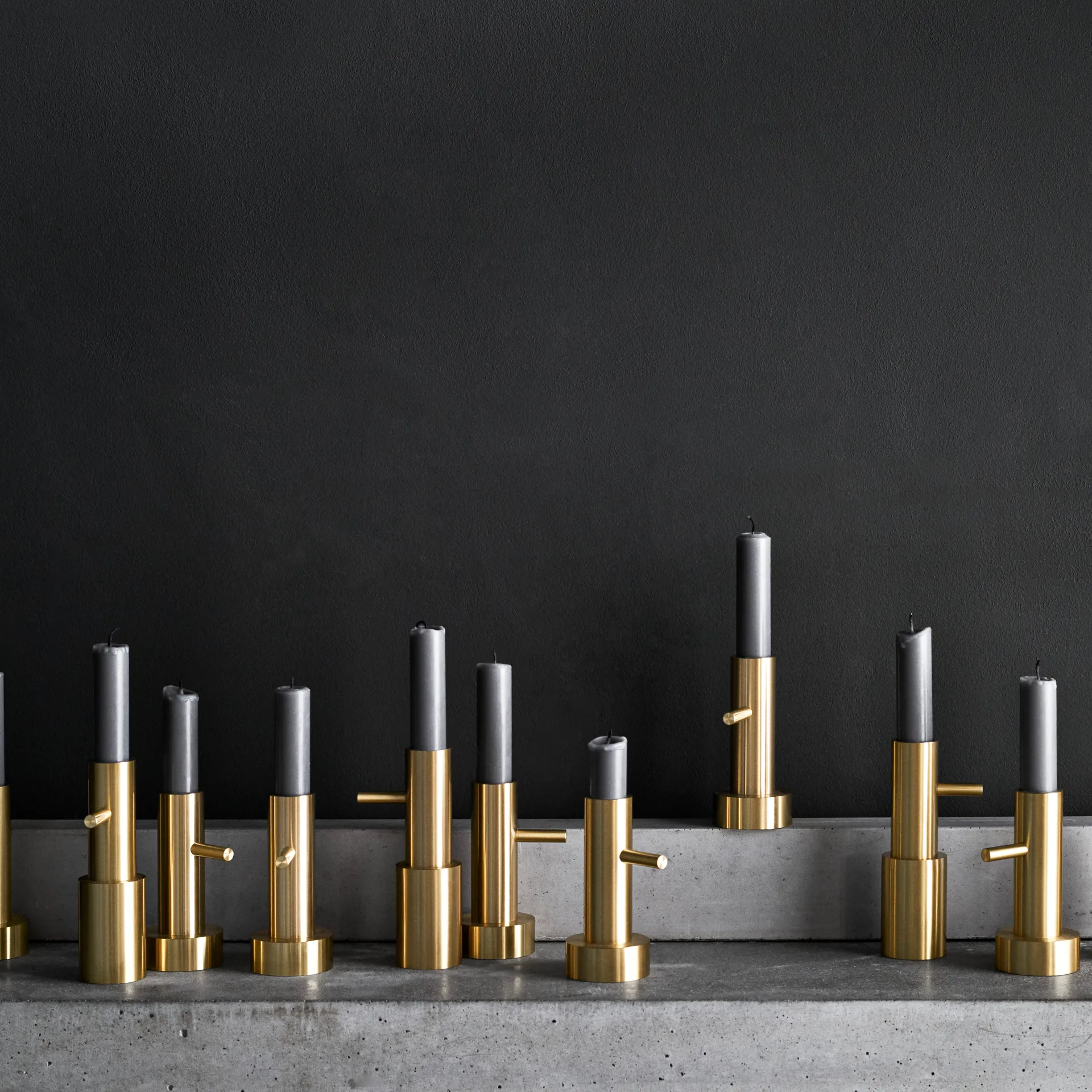 Candelabro Jaime Hayon Single latón, #2 Fritz Hansen