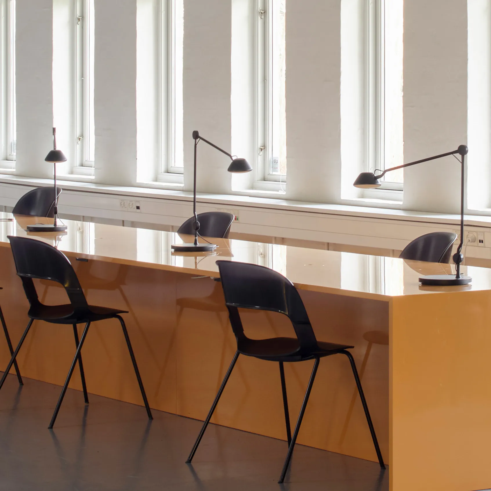 Lámpara de mesa AQ01, Negro Fritz Hansen