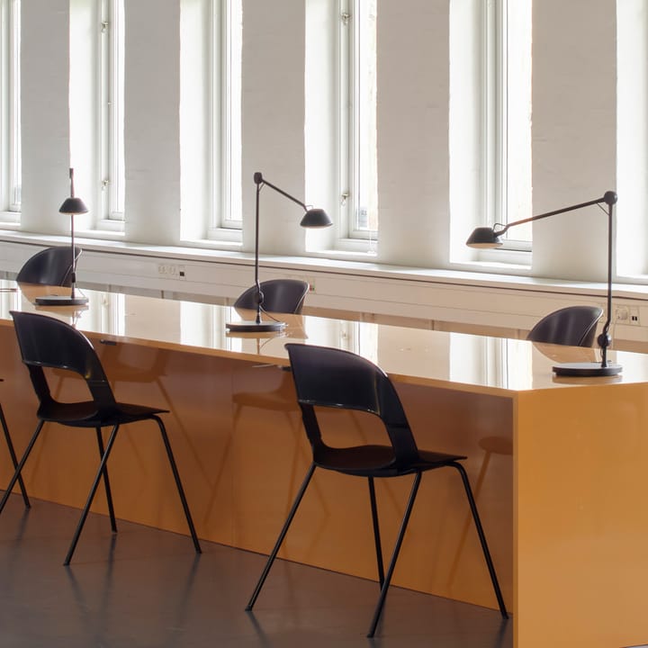 Lámpara de mesa AQ01, Negro Fritz Hansen