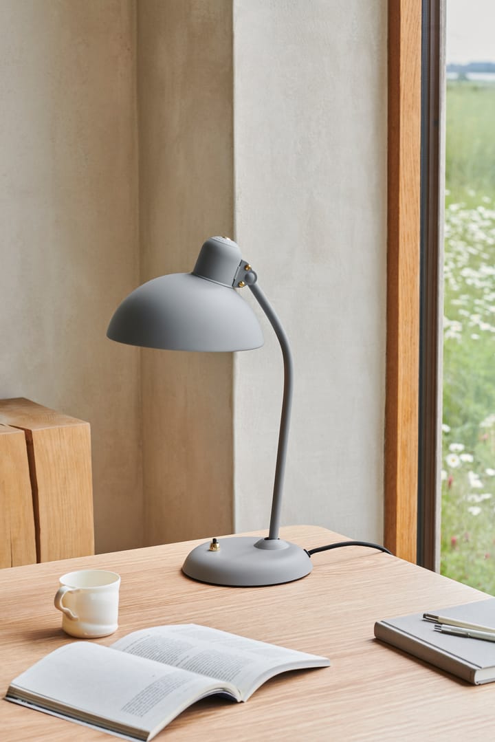 Lámpara de mesa Kaiser Idell 6556-T, Easy Grey Fritz Hansen