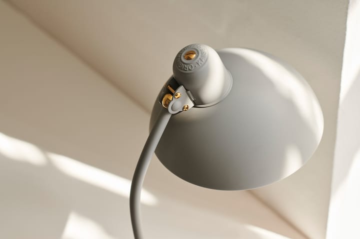 Lámpara de mesa Kaiser Idell 6556-T, Easy Grey Fritz Hansen