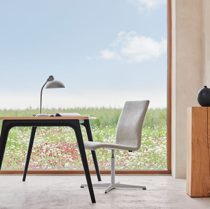 Lámpara de mesa Kaiser Idell 6556-T, Easy Grey Fritz Hansen