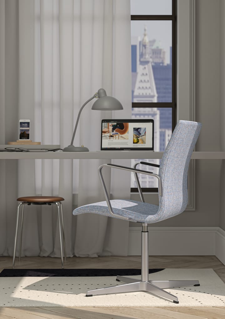 Lámpara de mesa Kaiser Idell 6556-T, Easy Grey Fritz Hansen