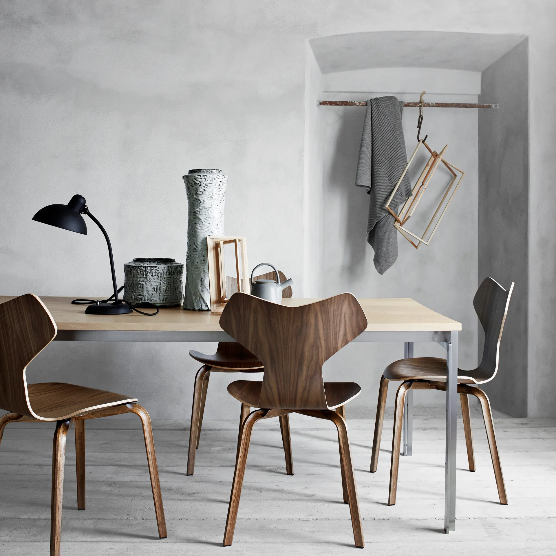 Lámpara de mesa Kaiser Idell 6556-T, Matt black Fritz Hansen