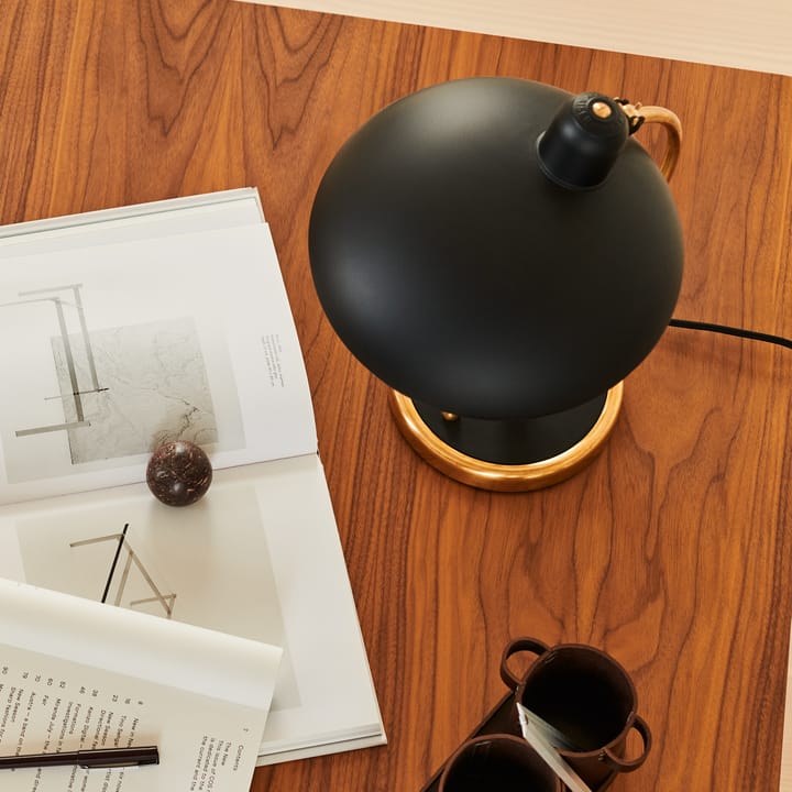 Lámpara de mesa Kaiser Idell 6631-T Luxus latón, negro mate Fritz Hansen
