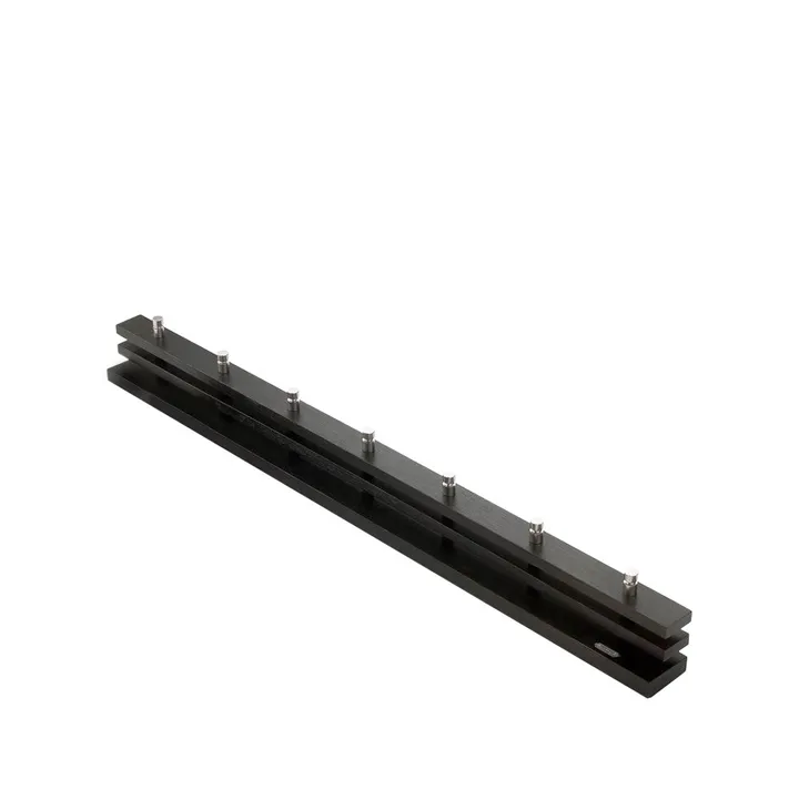 Perchero Cutter - Roble, teñido en negro, 7 pomos - Fritz Hansen