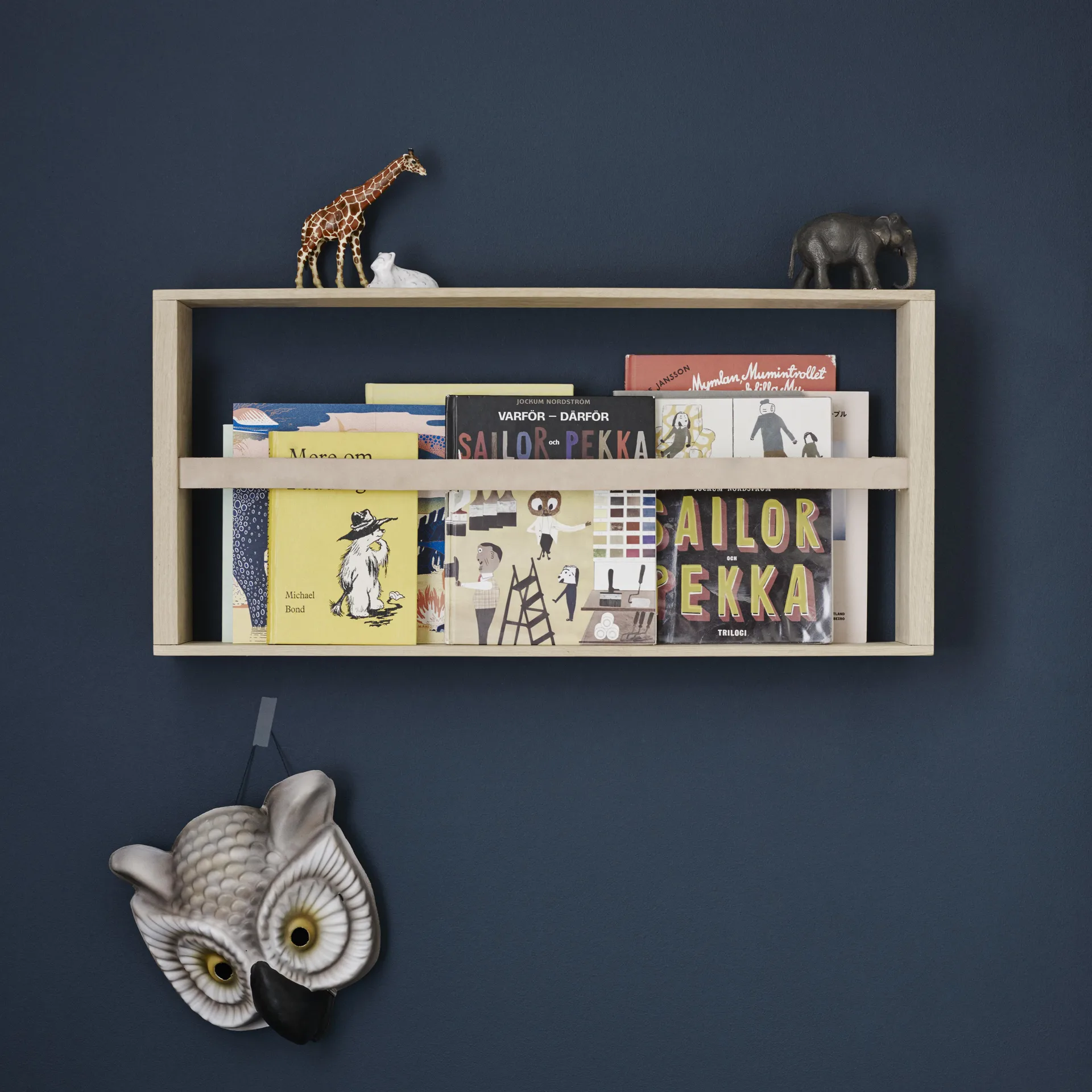 Revistero de pared Norr, roble Fritz Hansen