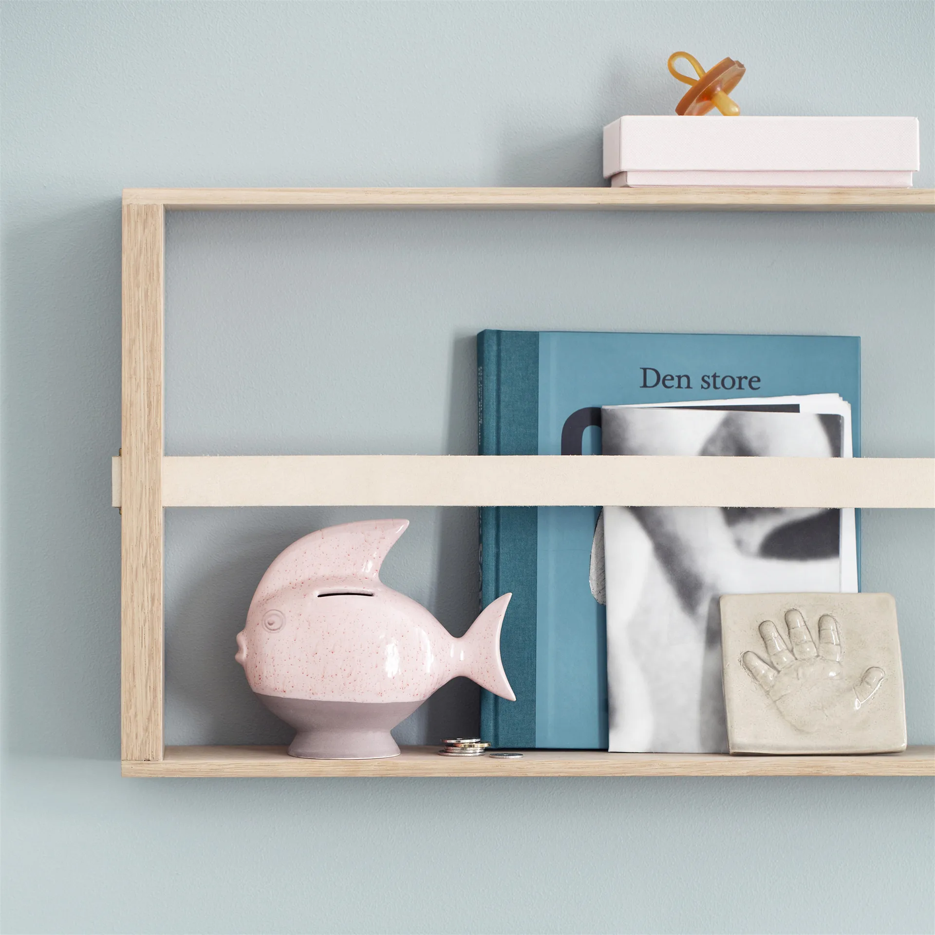 Revistero de pared Norr, roble Fritz Hansen