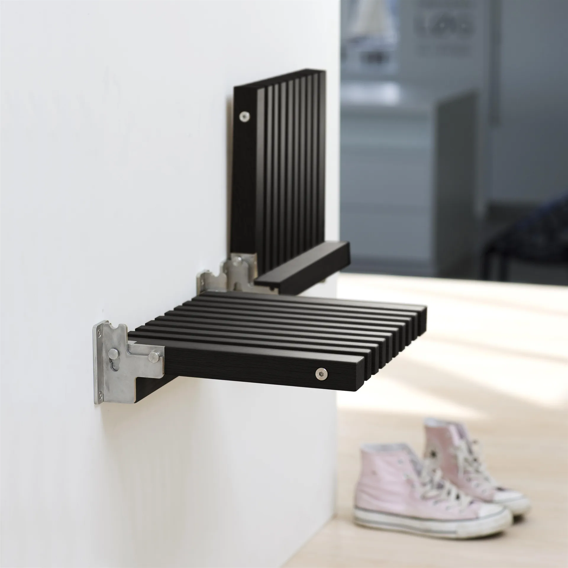 Silla de pared Cutter, roble lacado negro Fritz Hansen