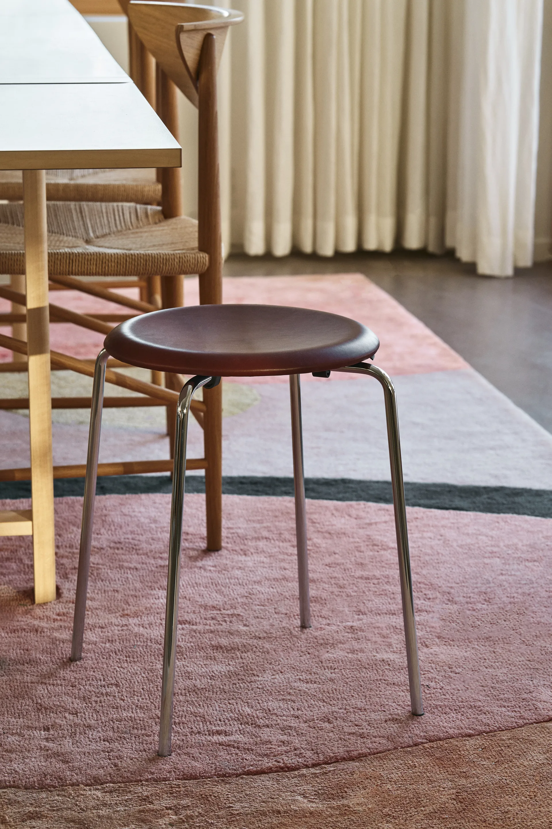 Taburete Dot cuero, Chestnut Fritz Hansen