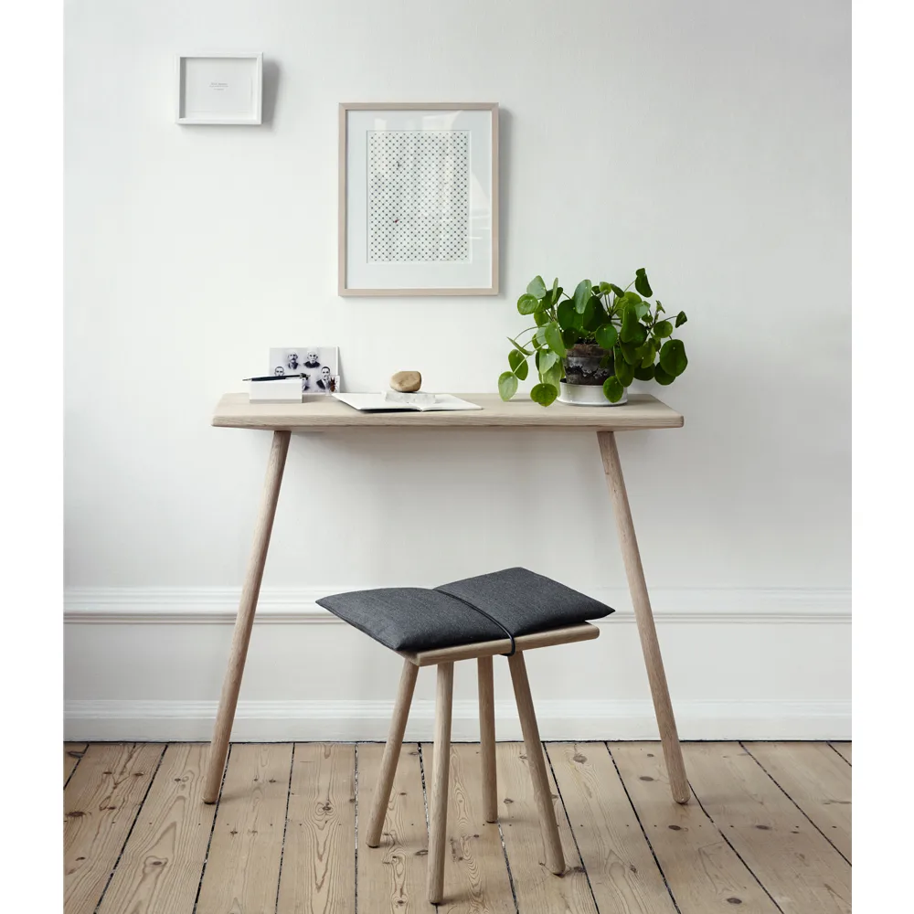 Taburete Georg, Lino, roble sin tratar, incluye cojín de lino Fritz Hansen