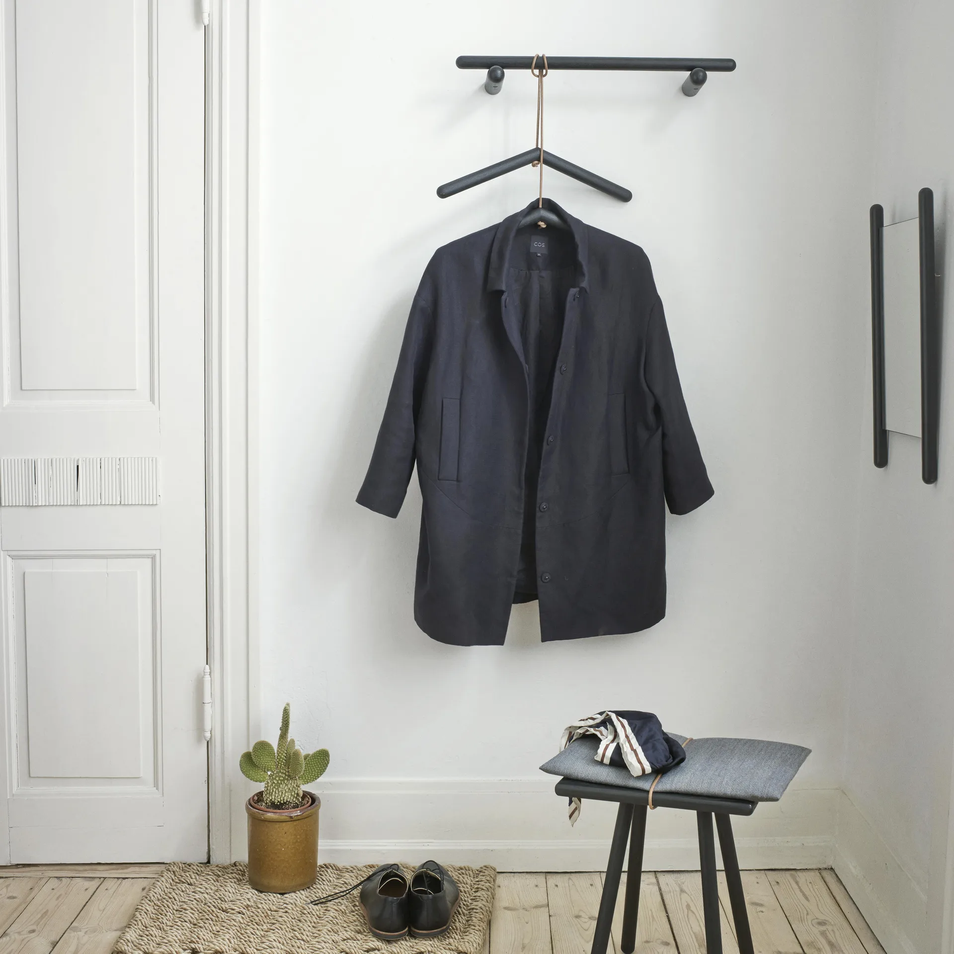 Taburete Georg, roble lacado negro Fritz Hansen