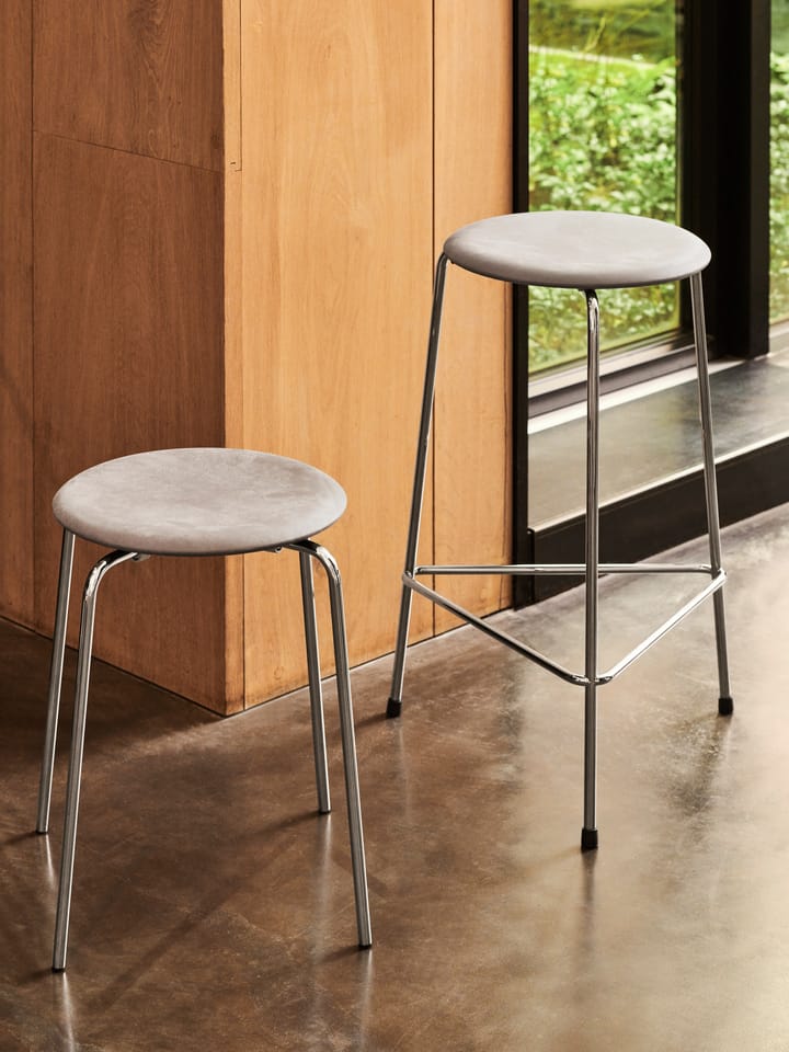 Taburete High Dot cuero, Lava grey-chrome Fritz Hansen