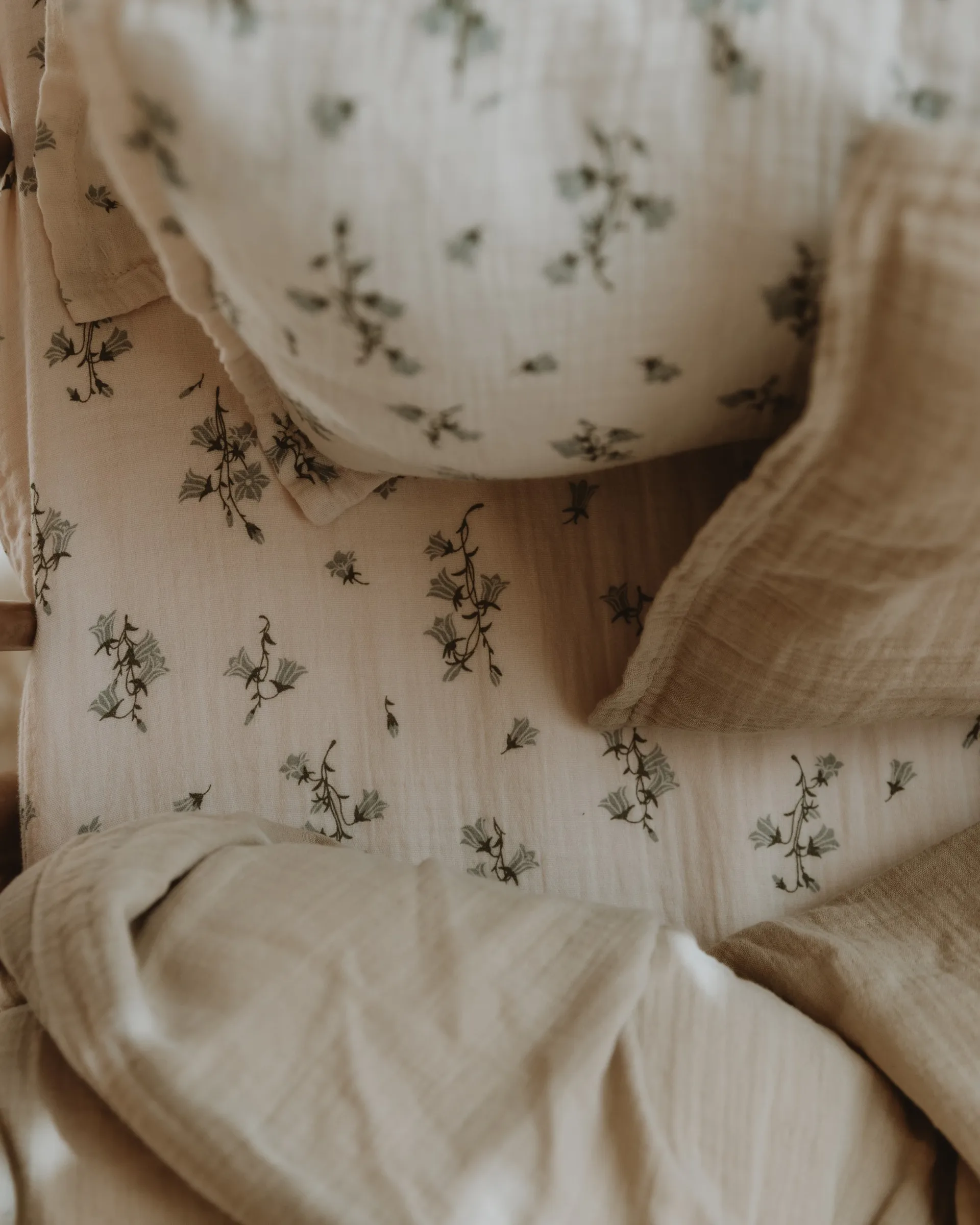 Sábana bajera Bluebell Muslin, 60x120x20 cm Garbo&Friends