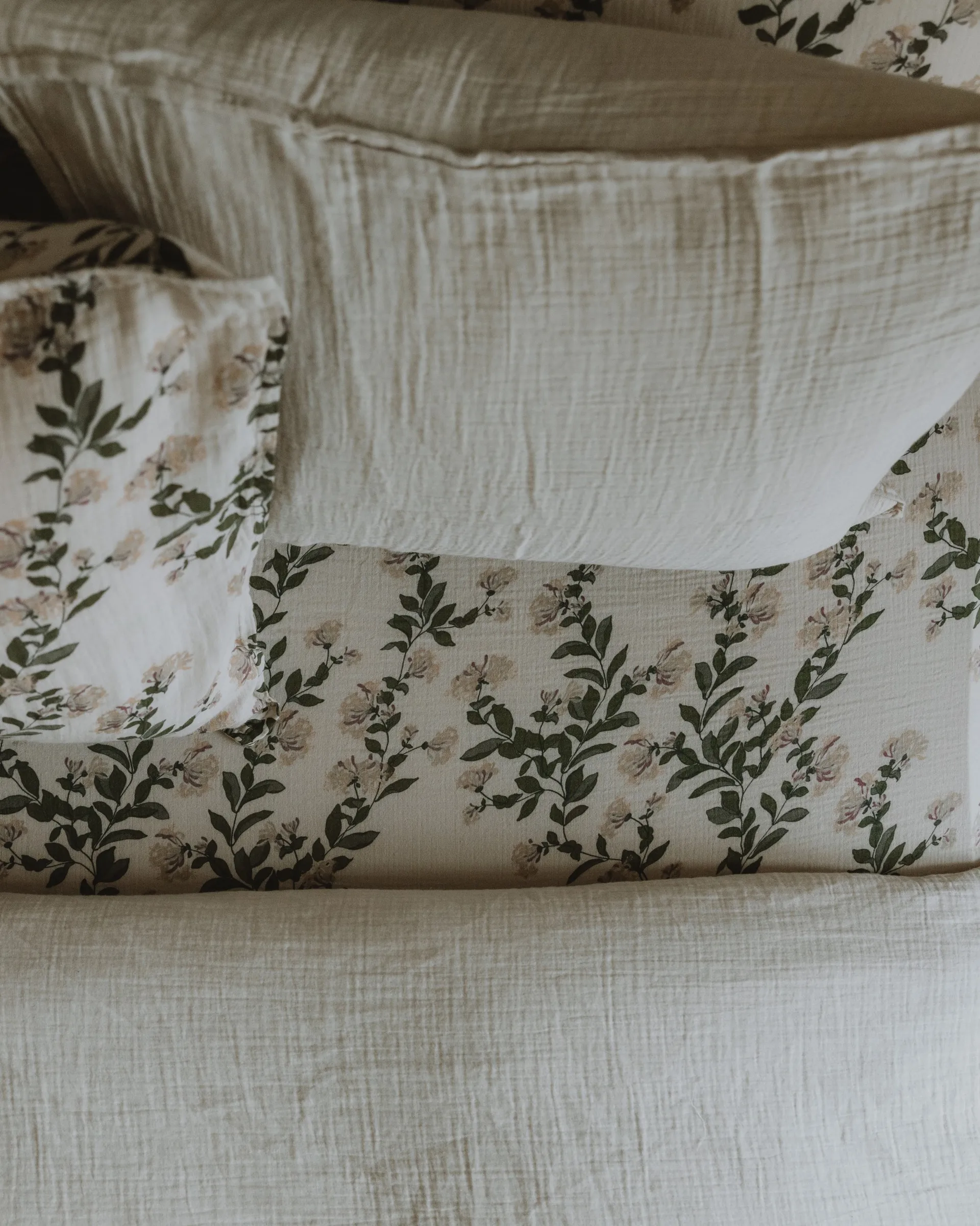 Sábana bajera Honeysuckle Muslin, 160x200x30 cm Garbo&Friends