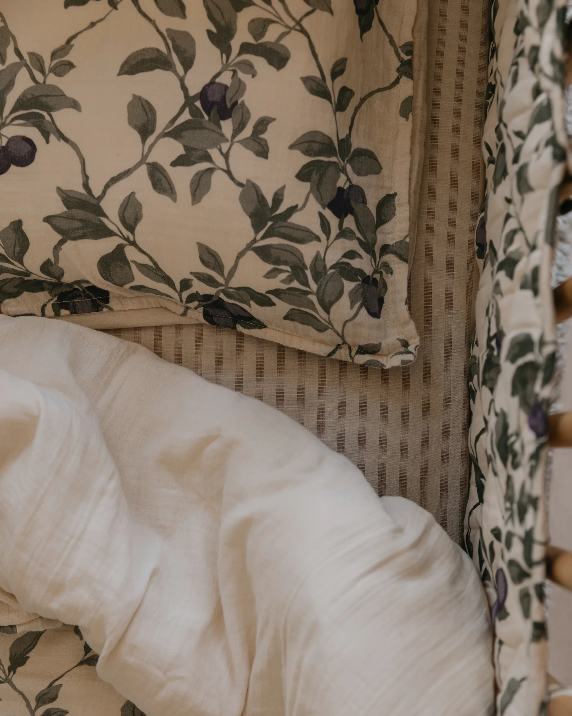 Sábana bajera Stripe Mauve, 60x120x20 cm Garbo&Friends