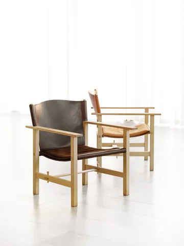 Butaca Ferdinand - Roble sin tratar-cuero Tärnsjö marrón oscuro - Gärsnäs