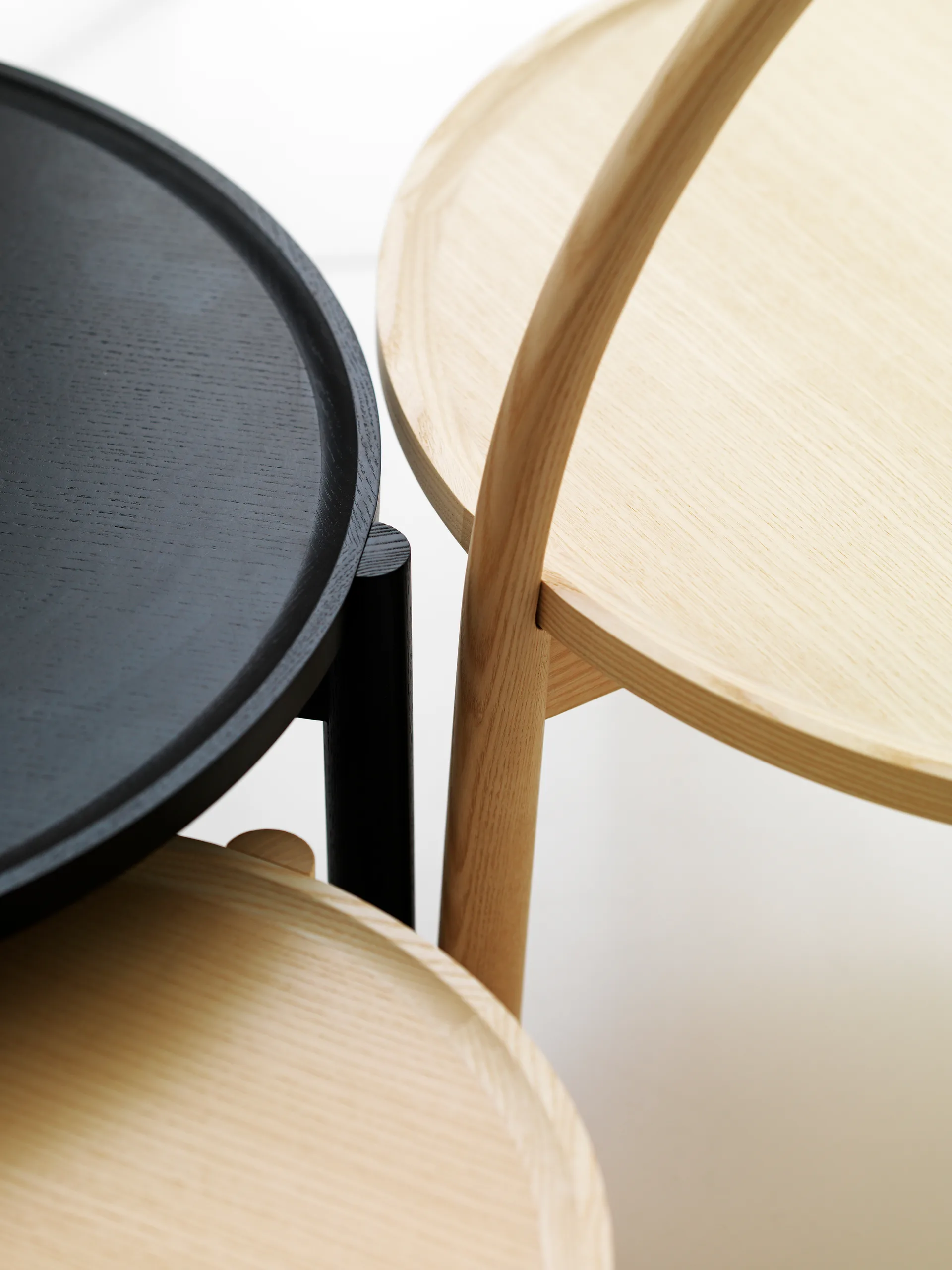 Mesa de centro Elna, Fresno-white-Ø60 cm m. con asa Gärsnäs