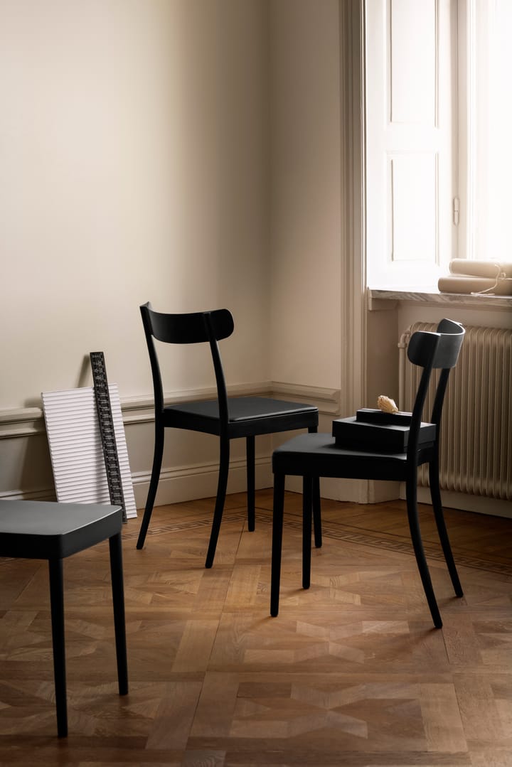 Silla Petite, Fanerad sits svart Gärsnäs