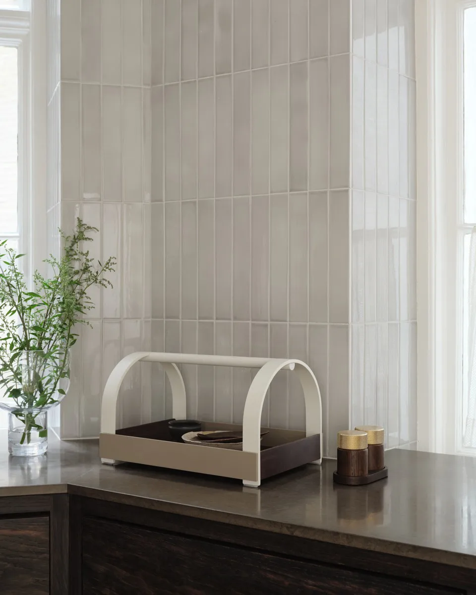 Bandeja con asas Kydo 40,5×27×23,5 cm, Roble oscuro-beige blanco Gejst