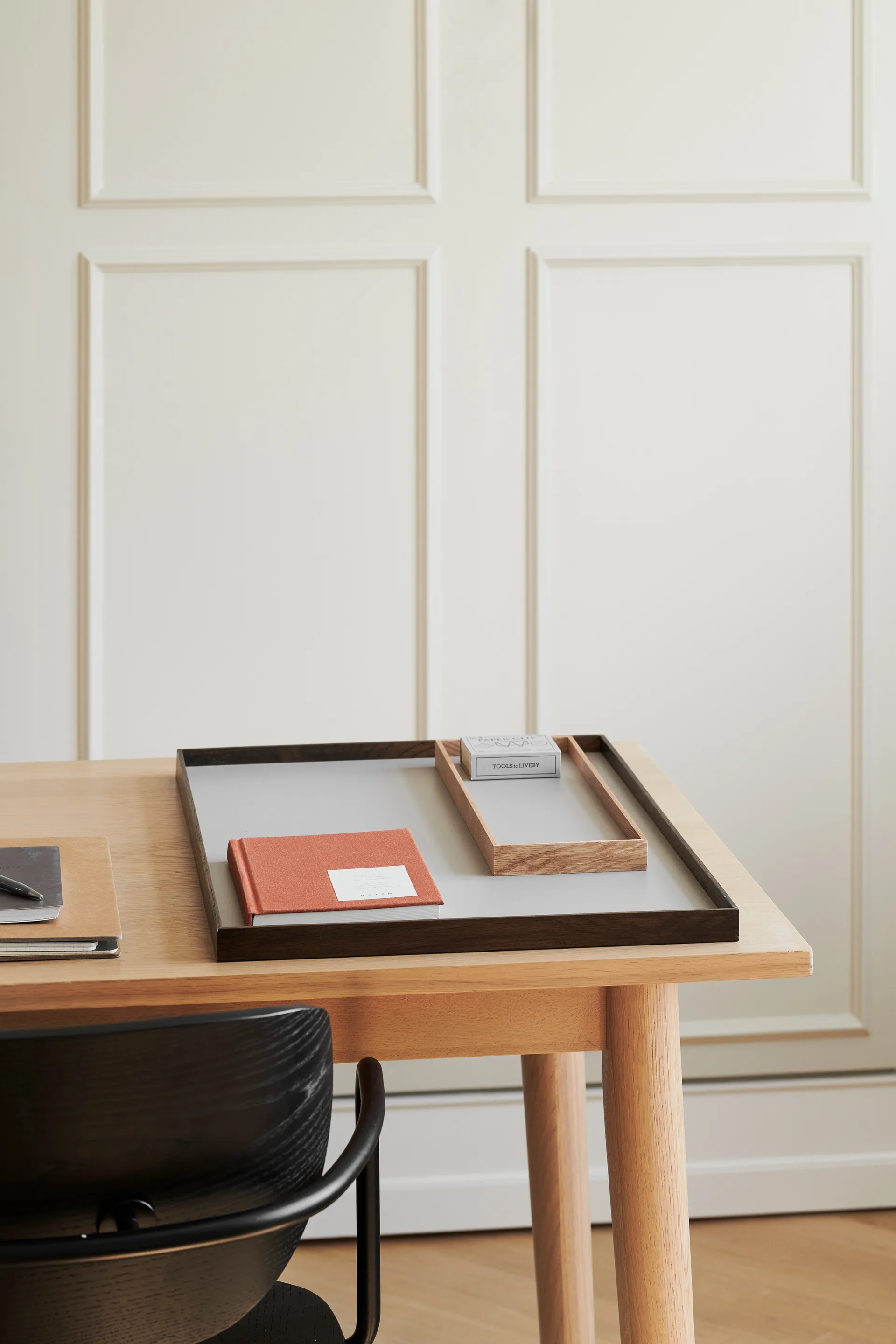 Bandeja Frame large 35,5x50,6 cm, Roble ahumado-gris Gejst