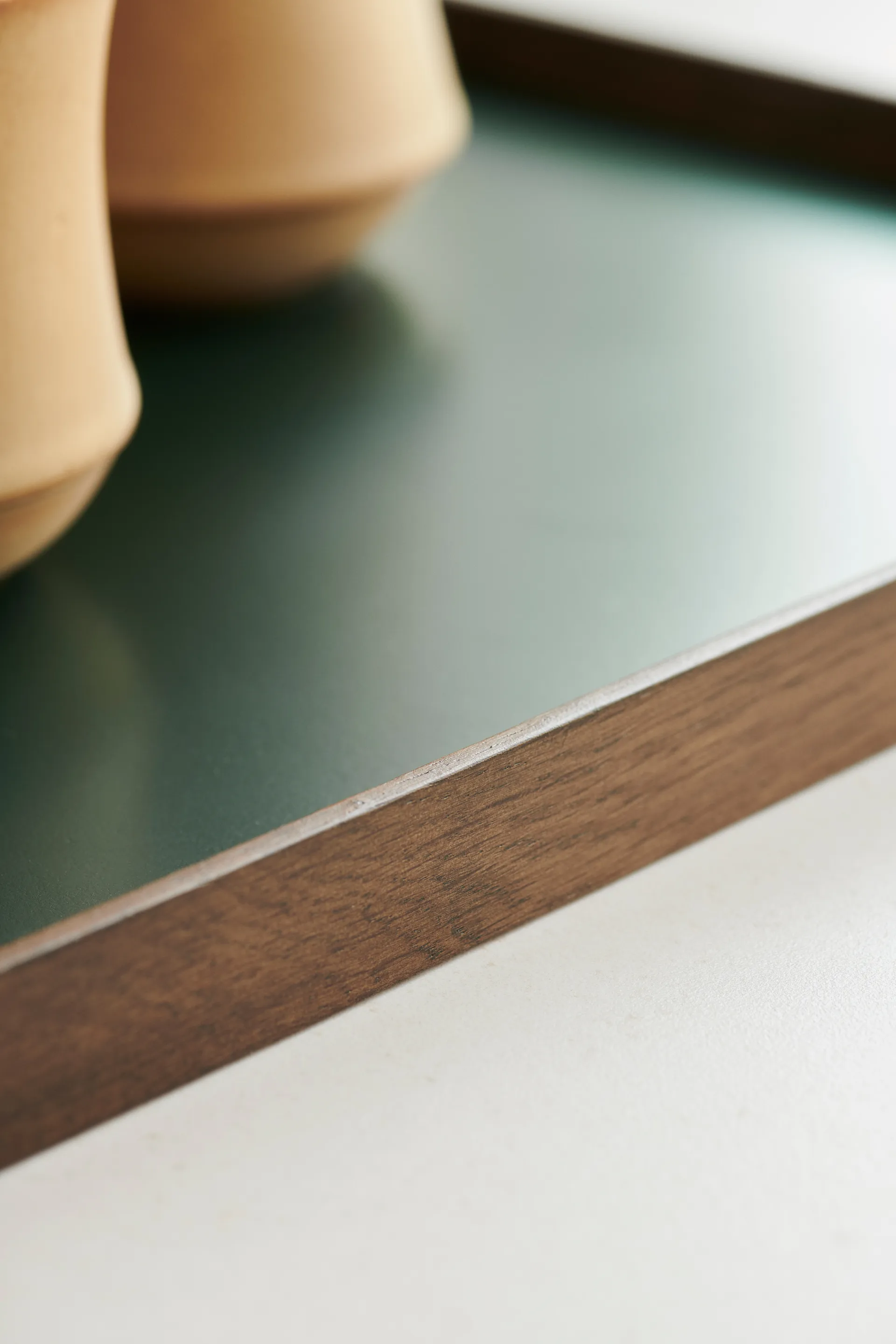 Bandeja Frame large 35,5x50,6 cm, Roble ahumado-verde Gejst