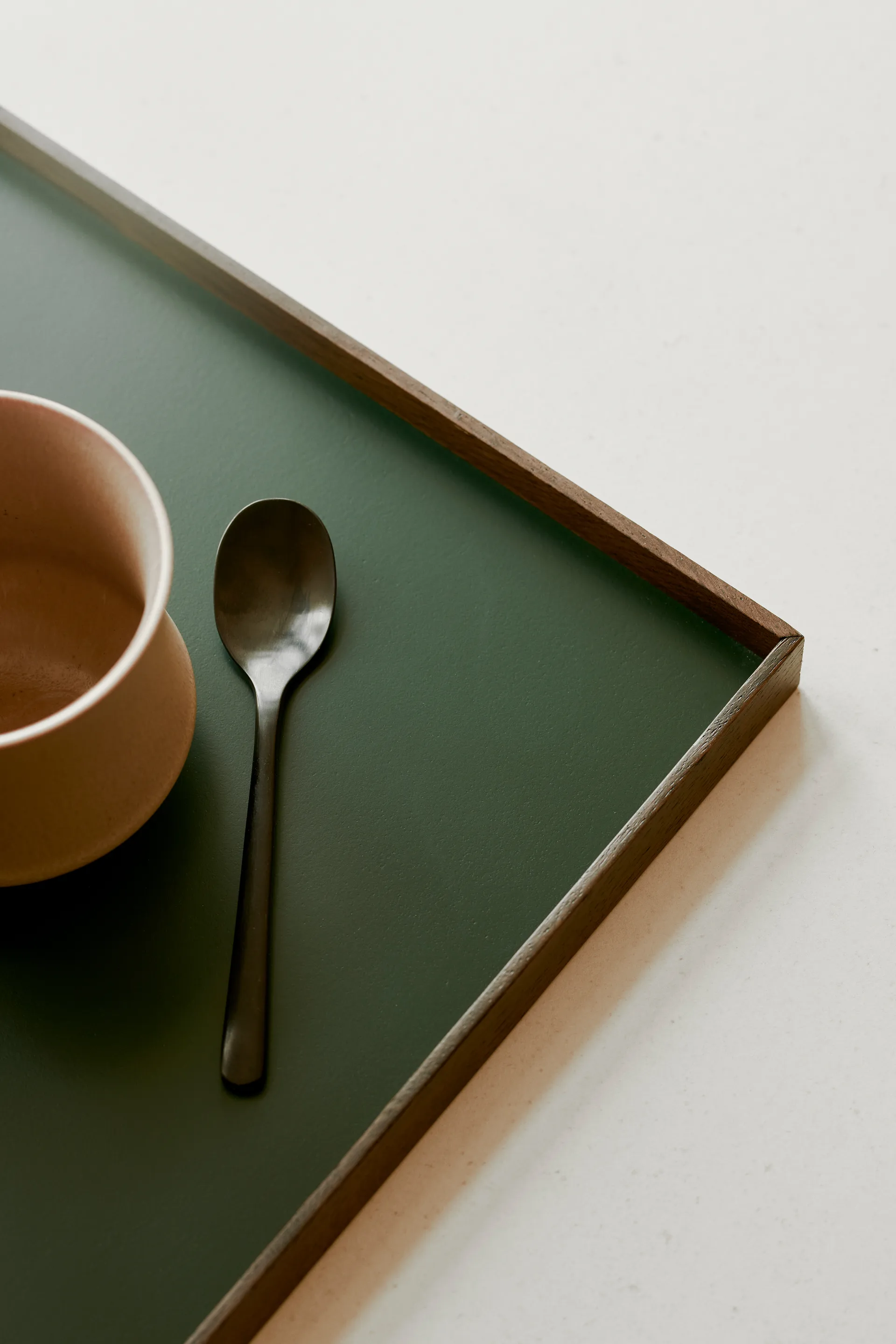 Bandeja Frame large 35,5x50,6 cm, Roble ahumado-verde Gejst