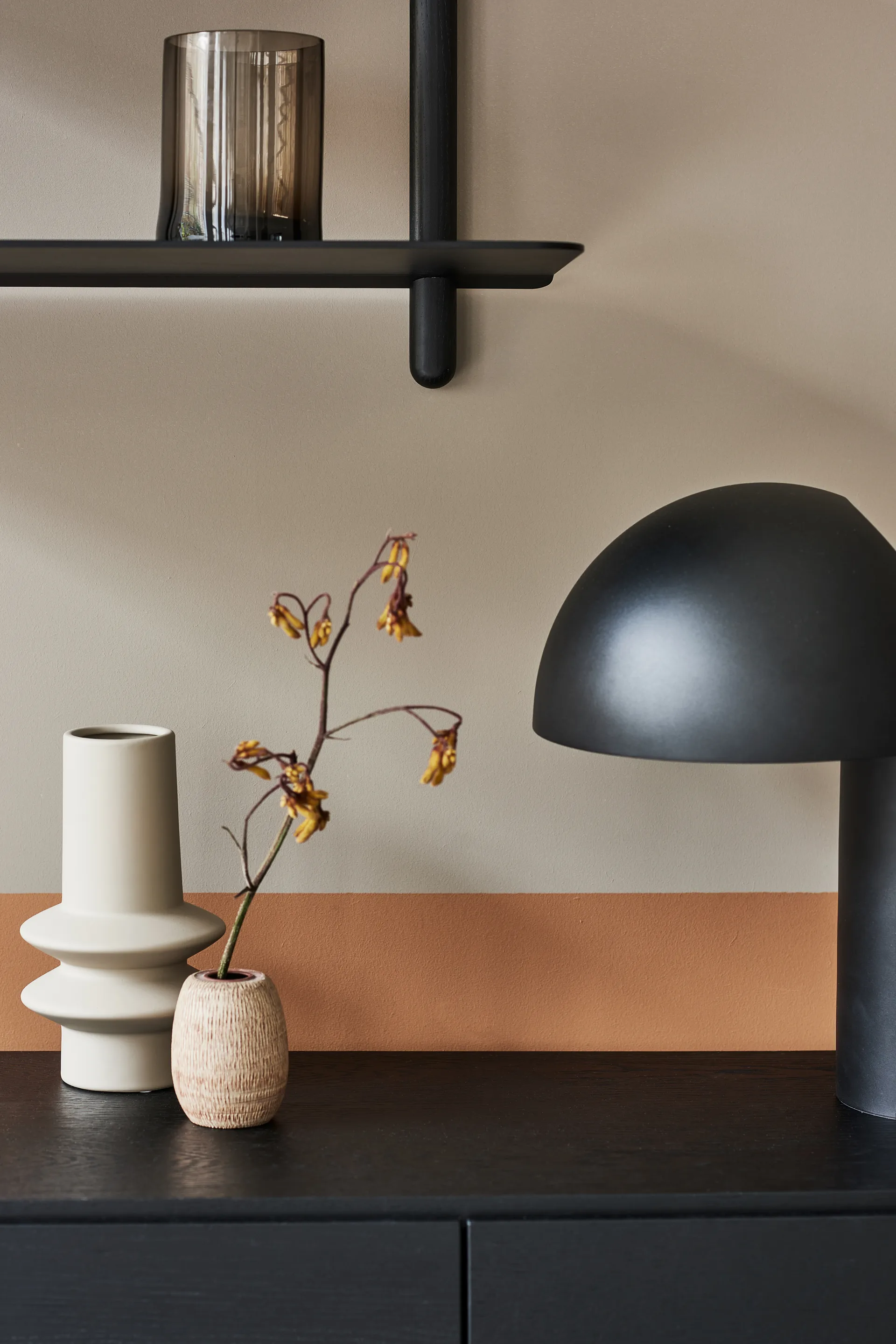 Estantería Nivo F large, Fresno teñido negro-negro Gejst