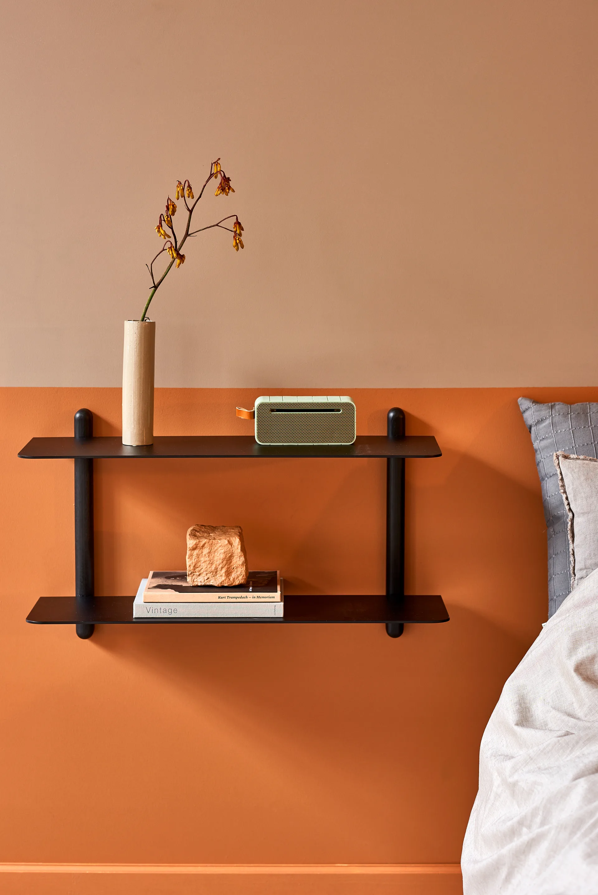 Estantería Nivo F large, Fresno teñido negro-negro Gejst