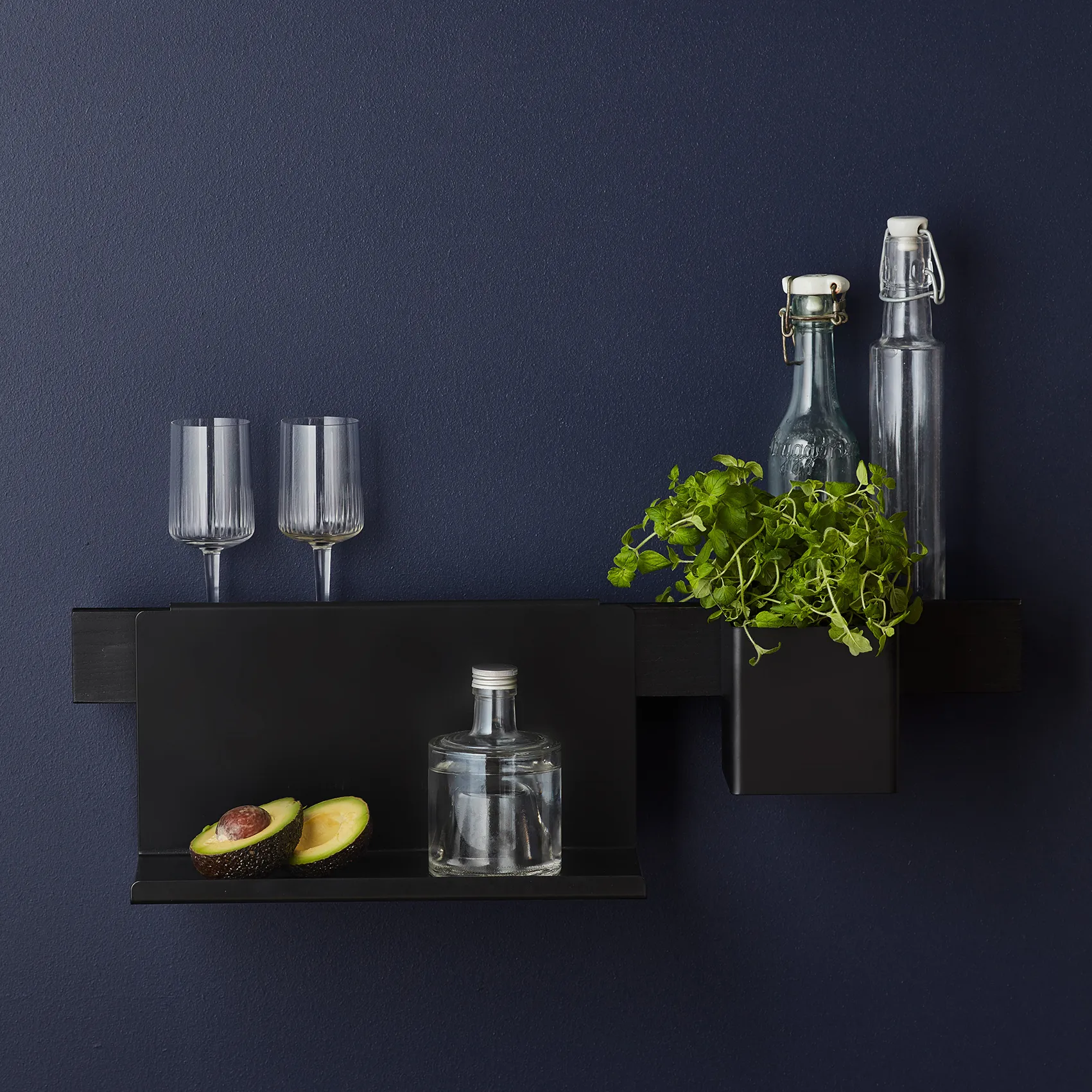 Listón magnético Flex Rail 60 cm, roble teñido de negro-negro Gejst